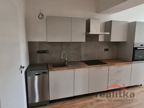 Pronájem bytu 2+1, Opava - Město, Ostrožná, 70 m2