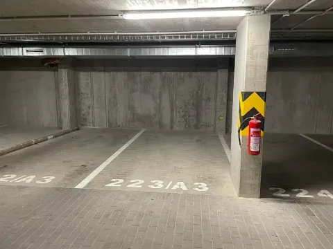 Pronájem garážového stání, Praha - Ruzyně, Huppnerova, 13 m2