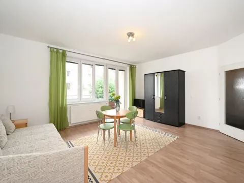 Pronájem bytu 1+kk, Praha - Kyje, Za černým mostem, 34 m2