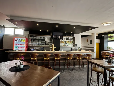 Pronájem restaurace, Pardubice, nábřeží Závodu míru, 100 m2