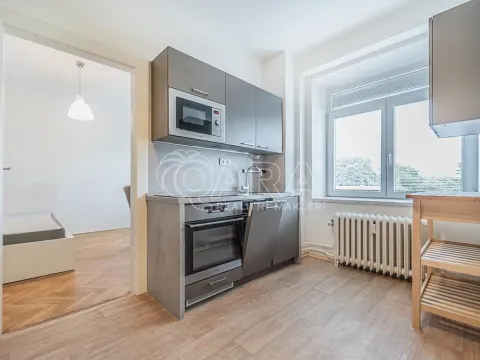 Pronájem bytu 1+1, Praha - Vršovice, Karpatská, 38 m2