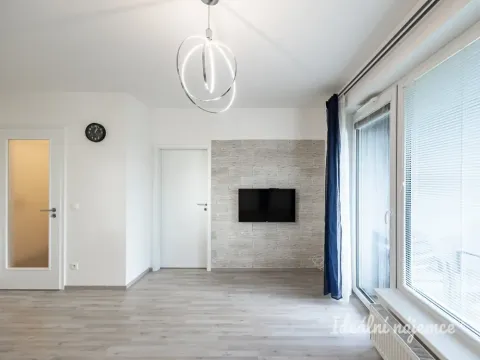 Pronájem bytu 2+kk, Praha - Vysočany, Strnadových, 50 m2