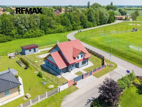 Prodej rodinného domu, Všechlapy, 180 m2