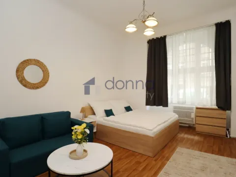 Pronájem bytu 1+kk, Praha, Slezská, 30 m2