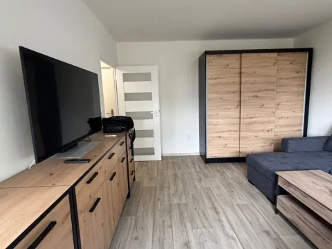 Pronájem bytu 1+kk, Hradec Králové, Severní, 27 m2