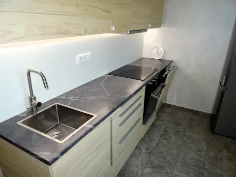 Pronájem bytu 1+1, Praha, Na vrcholu, 35 m2