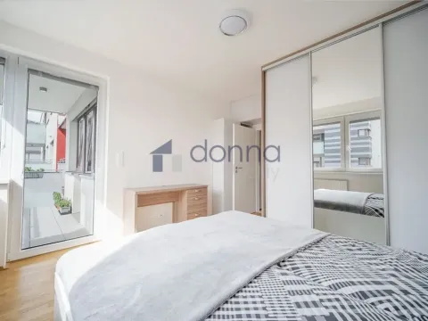 Pronájem bytu 2+kk, Praha, Pod stolovou horou, 57 m2