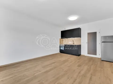 Pronájem bytu 1+kk, Praha - Hloubětín, Za černým mostem, 35 m2