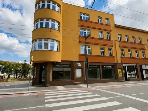 Pronájem obchodního prostoru, Hradec Králové, Dukelská třída, 137 m2