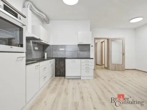 Pronájem bytu 2+kk, Pardubice - Ohrazenice, U Sportovní školy, 51 m2