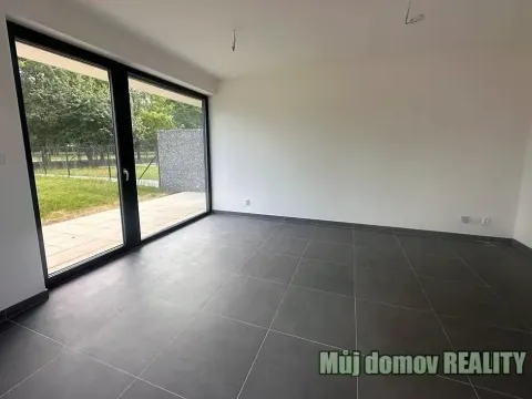Pronájem obchodního prostoru, Praha - Satalice, 32 m2