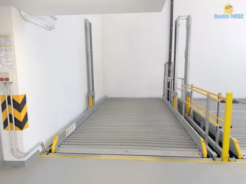 Pronájem garážového stání, Praha - Hloubětín, Kardašovská, 14 m2