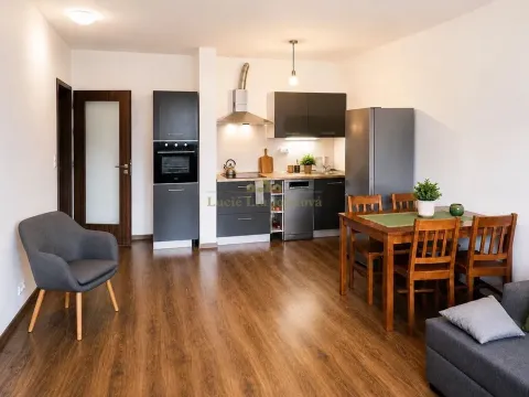 Prodej bytu 2+kk, Praha - Horní Měcholupy, Veronské nám., 45 m2