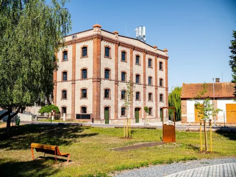 Pronájem obchodního prostoru, Dašice, Štenclova, 142 m2