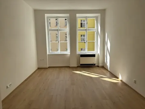 Pronájem bytu 1+kk, Praha - Vinohrady, Bruselská, 33 m2