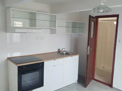 Pronájem bytu 2+kk, Pardubice, Sladkovského, 52 m2