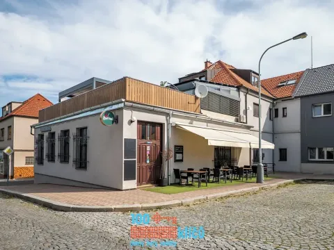 Pronájem restaurace, Praha - Záběhlice, Roztylské náměstí, 335 m2