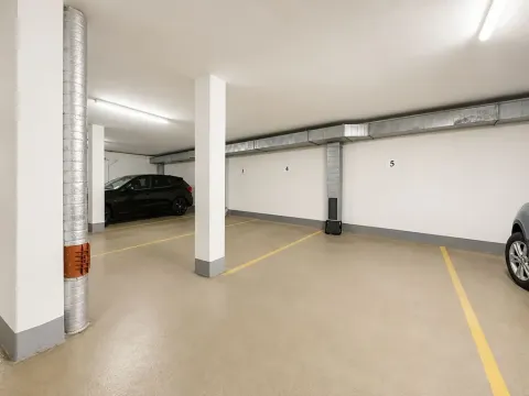 Pronájem garážového stání, Brno, Kristenova, 15 m2