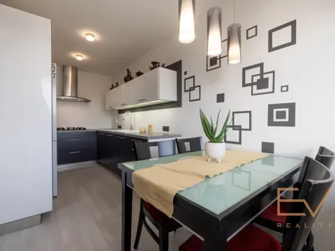 Prodej bytu 3+1, Praha - Řepy, Nevanova, 70 m2