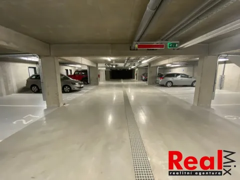 Pronájem garáže, Brno - Sadová, Kumpoštova, 13 m2