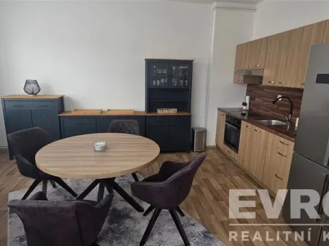 Pronájem bytu 1+1, Kolín - Kolín IV, Školská, 45 m2