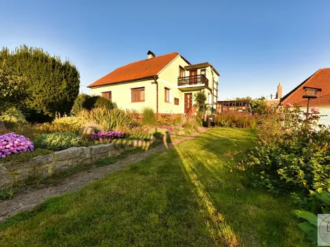 Prodej rodinného domu, Černuc, 240 m2