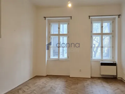 Pronájem bytu 1+kk, Praha, Spálená, 30 m2