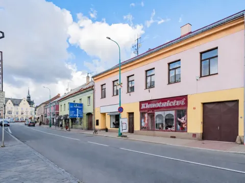 Prodej činžovního domu, Chlumec nad Cidlinou - Chlumec nad Cidlinou I, Klicperovo náměstí, 700 m2