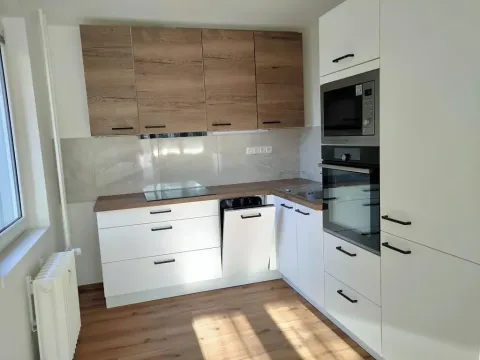 Pronájem bytu 3+1, Praha, Pujmanové, 75 m2