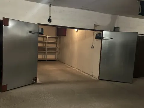 Pronájem garáže, Pardubice - Bílé Předměstí, Bělobranské náměstí, 18 m2