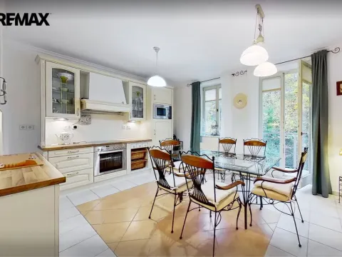 Prodej bytu 3+1, Karlovy Vary, Mariánskolázeňská, 141 m2
