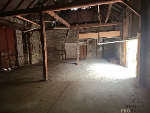 Pronájem skladu, Kladno, Kozinova, 334 m2